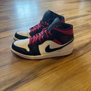 Nike Air Jordan 1 Mid Men’s Size 10 Black Toe White Gym Red Black DQ8426-106